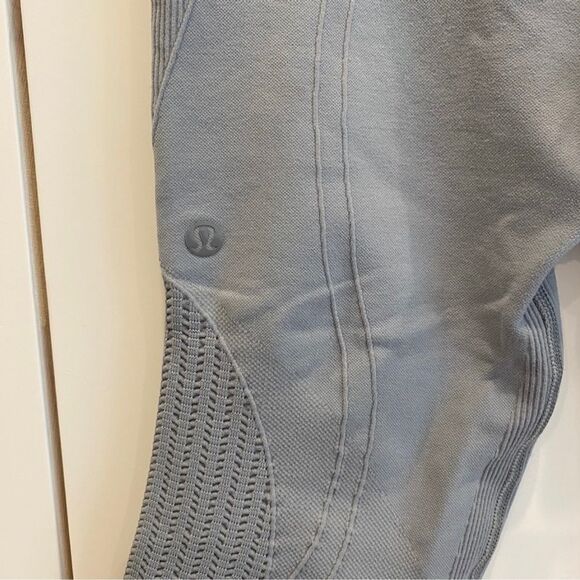 Lululemon Women's Light Gray Awakening High Rise 17" Cropped Leggings Size 2 - Picture 3 of 10